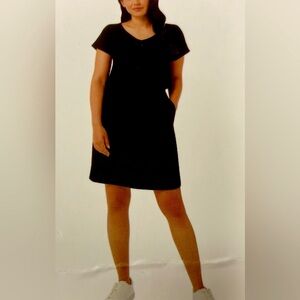32 degrees Cool women’s pull on V-neck dress NWT in black, soft stretch